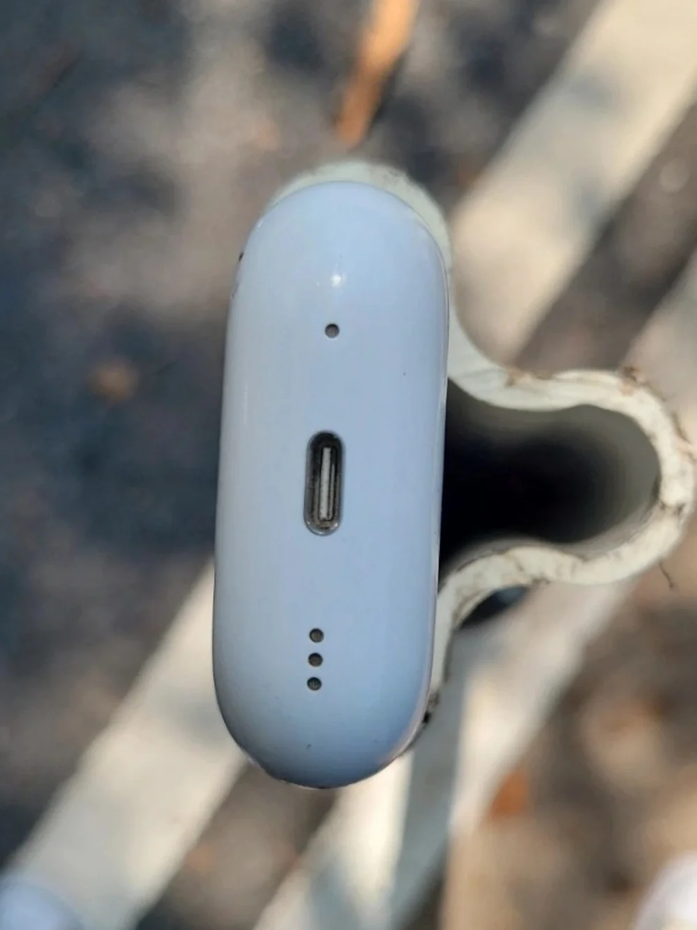 APPLE 2ND GEN  Wireless Earbud Charging Case ONLY